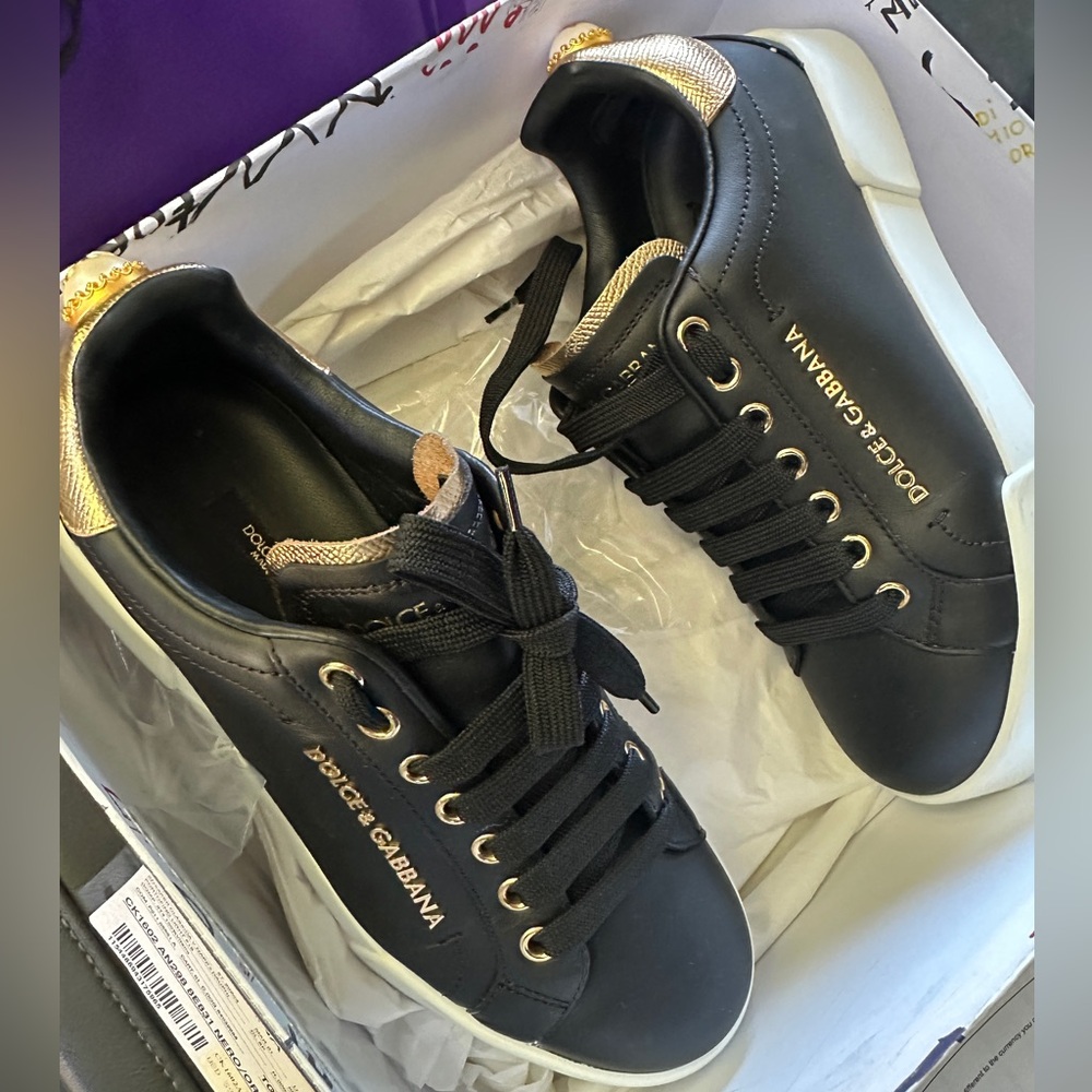 D&G portofino low top sneaker.